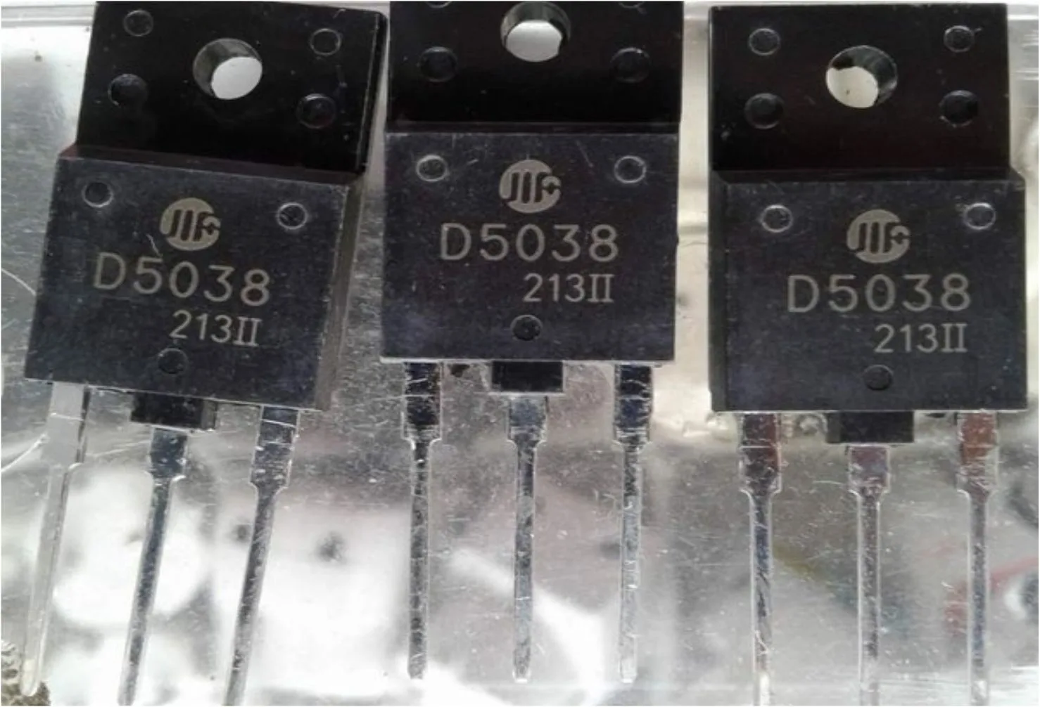 Persamaan Transistor D5038