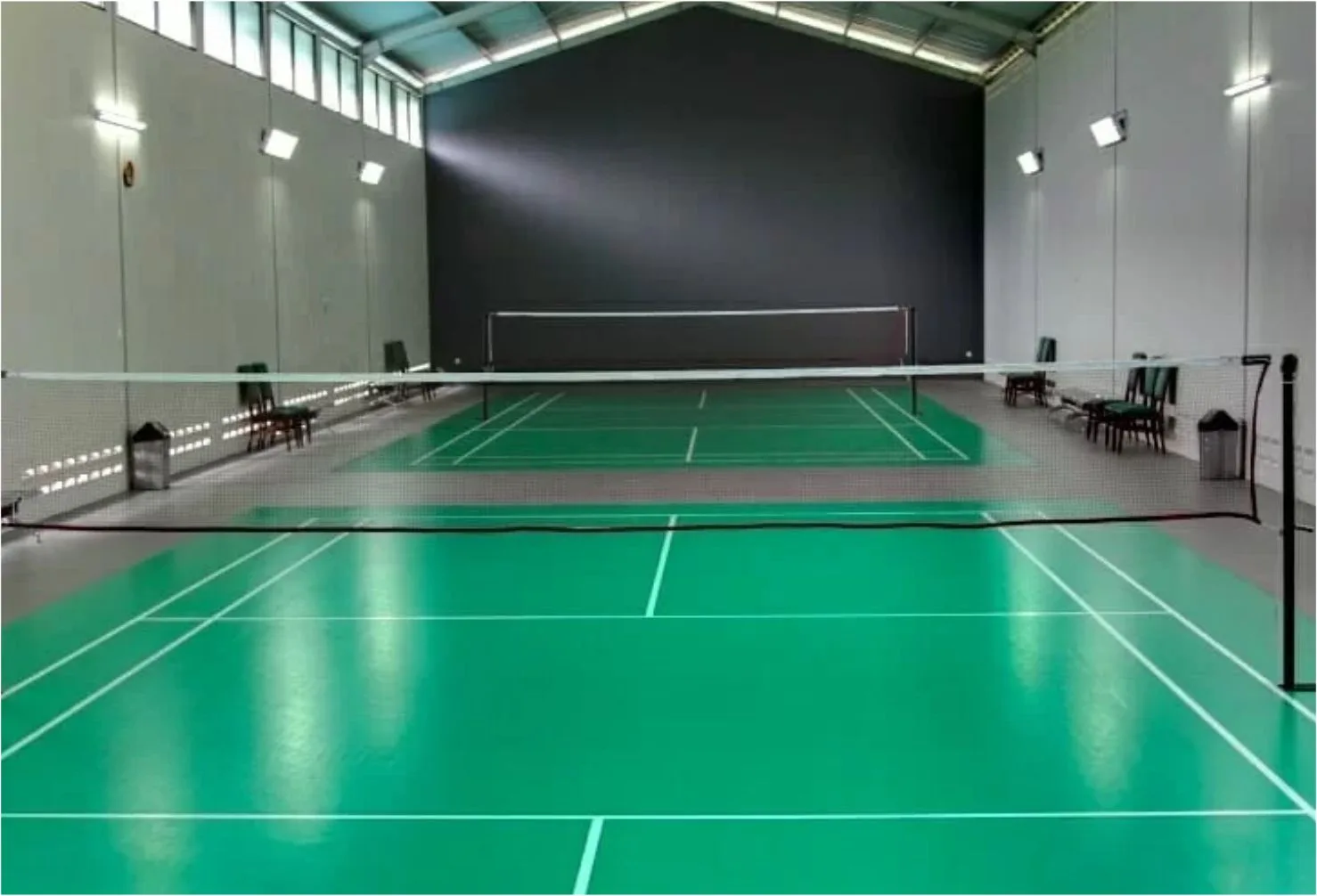 standar lampu lapangan badminton