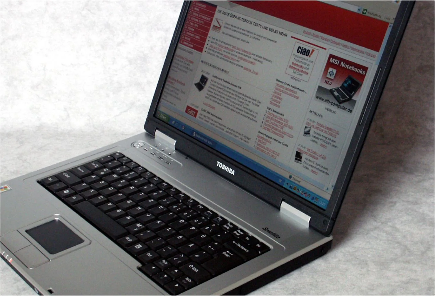 spesifikasi laptop toshiba satellite l20